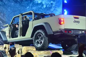 JEEP“角斗士”皮卡！5.1米V6发动机，能拉货的牧马人！视频封面