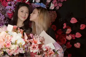 田海蓉14岁女儿太成熟，穿吊带染金发性感似李嫣，可惜五官太像爸图片