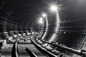 南京地铁1号线迈皋桥站今早突发信号设备故障，现已恢复正常运营图片