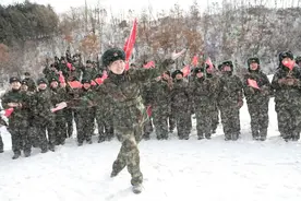 连队教歌员 | 官兵友爱歌图片