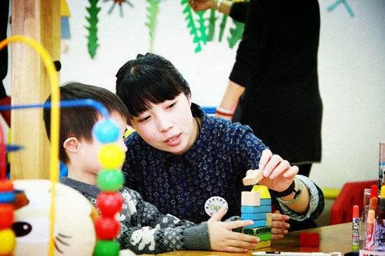 脑科学家：孩子玩积木不是简单叠搭，这些高级玩法让孩子更聪明