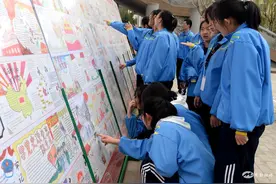 民勤一中举行“铭记光辉历程 传承红色基因”手抄报制作活动图片
