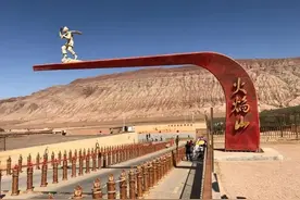 打卡新疆  去库木塔格 在沙漠星空露营进行一场浪漫之旅图片