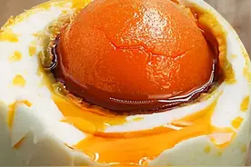 保存咸鸭蛋，用2物处理后放冰箱，保鲜12个月，和刚煮的一样好吃图片