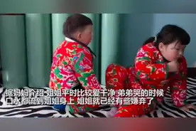 “洁癖”姐姐安慰弟弟，拥抱下一秒画风急转，姐姐不停干呕图片