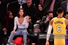 在NBA中，你以为帕森斯的女友水平最高？错，乔丹-克拉克森的更高图片