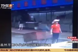 倒个垃圾还能在网络走红，看完视频，网友都为大姐捏一把汗视频封面