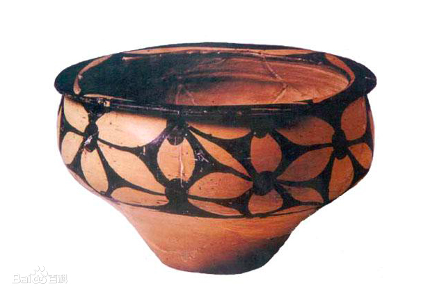 带刻纹的赤鹿角化石