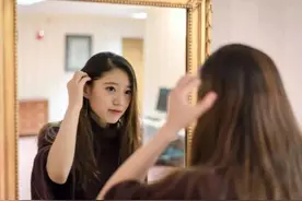 科学证据表明：镜子中的你，并不是你真实的相貌图片