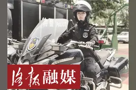 洛阳身背“宝剑”高考执勤女特警走红网络：换便装也是邻家姑娘，追她的小伙儿排着队图片