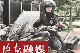 洛阳身背“宝剑”高考执勤女特警走红网络：换便装也是邻家姑娘，追她的小伙儿排着队图片