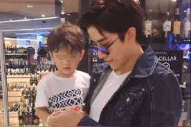 再反转？泰男星Mike儿子直播反问：爸爸爱我吗，疑被妈妈教坏图片