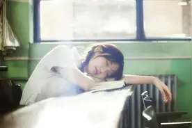 真希望一觉醒来，一切都只是在小学课堂里睡着了做的一个梦图片