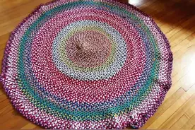 别再嫌家里的旧衣服占地方啦！快来试试这样的手工改造，省钱实用图片