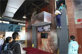 真实模拟地铁逃生，青岛这个应急体验馆有点牛图片