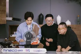 做饭无需“动手”，钟汉良给你带来另类西红柿炒鸡蛋图片