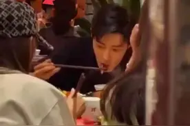 肖战李沁再传恋情！亲自捧场话剧还深夜聚餐，频繁互动被指好甜蜜图片