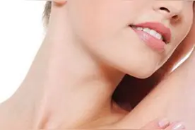 马上要夏天了，女孩子刮体毛要注意了！刮体毛不一定会使皮肤光滑图片