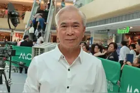 69李龙基承认爷孙恋，娇妻身材火辣长相似学生，去年意外小产图片