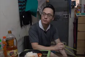 80后香港小哥体验劏房生活：在10㎡的狭窄房间住两天，直言遭不住图片