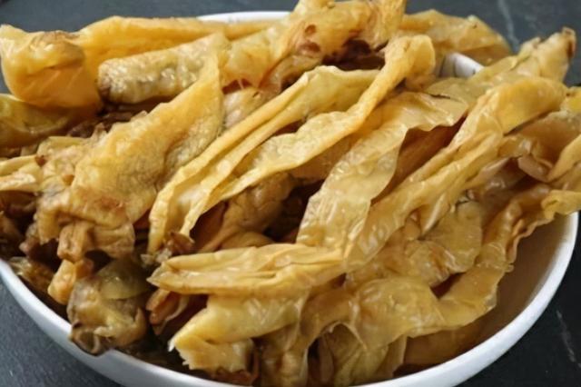 这菜当下要多吃，一次买5斤，晒上一天保存起来，用来炖肉特别香