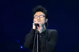 你们每天嘲笑汪峰没头条，却忘了他是中国摇滚的半壁江山图片
