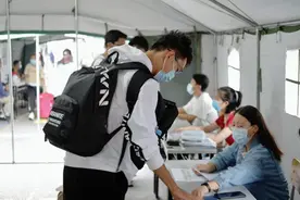 最有缘！北京8位学霸新生：同一天生日，同一天考入同一所大学！图片