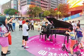 钢琴爱好者有了一方天地 共享钢琴让华强北琴声悠扬图片