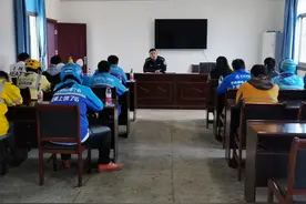 武汉江夏交警加强外卖骑手交通安全管理图片