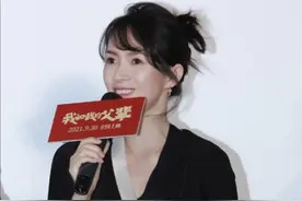 章子怡根本不用扮嫩，“奶奶衫”穿出少女感，哪像42岁三娃妈？图片