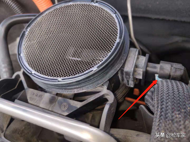 为啥奔驰S400L30万都没人买？网友：换块电池10万，爱得起伤不起