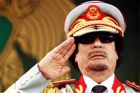 恐袭美法客机、手撕联合国宪章，把五常得罪个遍，卡扎菲下场凄惨图片