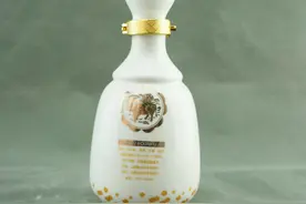 为何酒企喜用陶瓷酒坛为存酒容器？图片