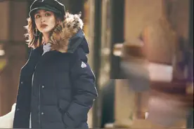 羽绒服不会选？四款经典色搭配才够时尚，不掉档次又有温度图片