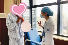 90岁老爷爷血尿，医生却每天让他吹气球？这份“家庭作业”有点新奇图片