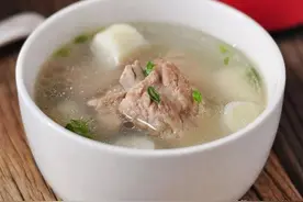 炖排骨，记住“2放2不放”，汤鲜肉香味道好，一点腥气也没有图片