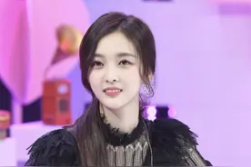 吴宣仪照片露黑底裤，发文称这个圈女孩不被善待，网友：就你矫情图片