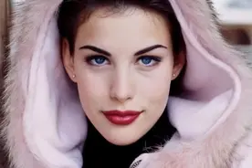 好莱坞女神竟是妈妈出轨的私生女？又纯又欲，全球都馋她的颜图片