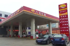 老司机透露：加完油后先别忙着离开，多做这几步，一年能省好几百图片