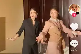 40岁容祖儿跳魔性舞蹈，挑战六亲不认的步伐，似鸭子划水超搞笑图片