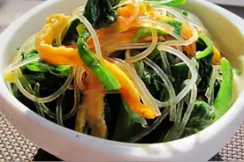 色泽诱人的菠菜鸡蛋丝这样做，好吃又下饭图片