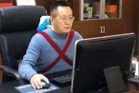 “超敬业总裁奶爸”走红网络，工作再忙也要带娃，网友：神仙奶爸图片