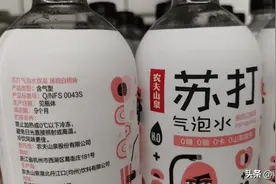 崇洋媚外还是虚假宣传？“白桃气泡水”惹争议，值得我们深思图片