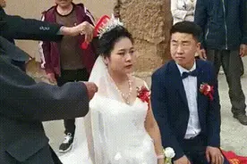 城市女孩嫁农村，婚礼当天见识奇葩习俗，离发火不远了图片
