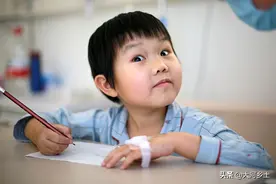 7岁女孩骨髓移植失败，再次手术前问妈妈：“我是不是会死掉？”图片