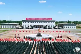踏着英雄的足迹奋勇前进图片
