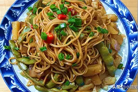 “土豆豆角焖面”这样做超好吃，做出来的面条不粘不坨，真香图片