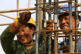 10对夫妻城市一起打拼的画面，他们累并快乐着图片