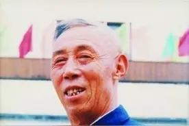 他11次荣立特等功，曾用重机枪打下四架战斗机，受到主席接见图片