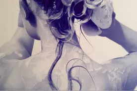 他用圆珠笔画洗澡的女人，太逼真了，摄影师都要靠边站图片
